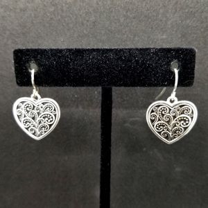 Filigree swirl heart earrings ❤